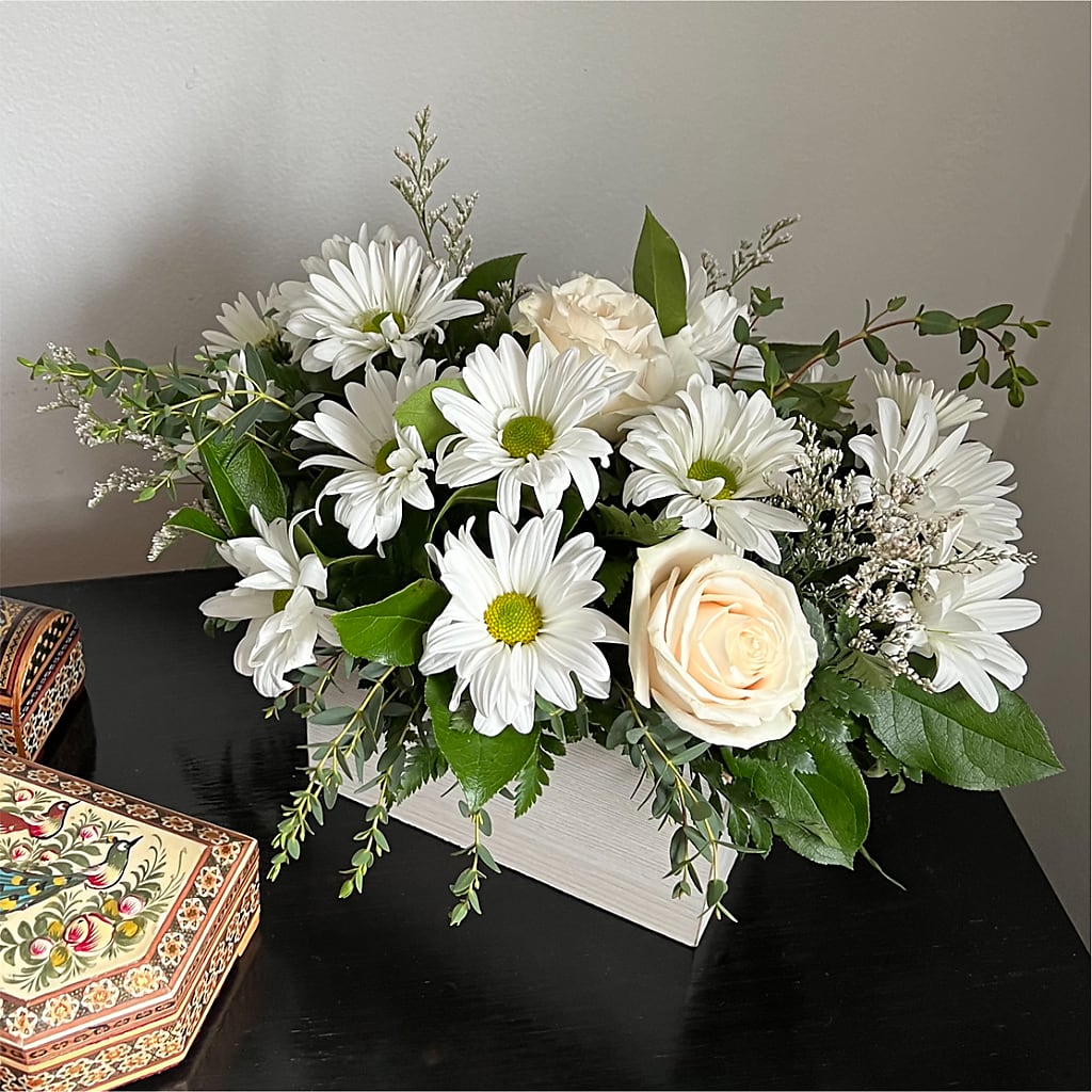 Fresh Linen Box Bouquet –  Vons Pavilions, Pleasanton CA